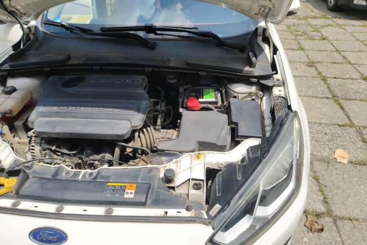 Used Ford Escort 2015 1.5L Manual Comfort Model Engine Bay Left