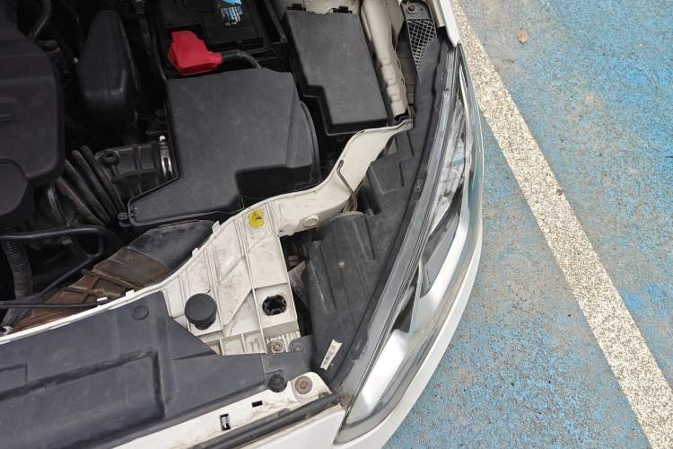 Used Ford Escort 2015 1.5L Automatic Comfort Edition Engine Bay Left