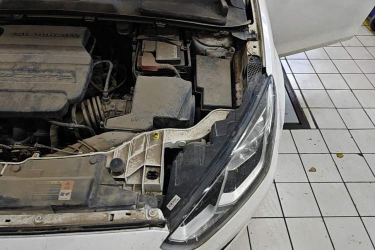 Used Ford Escort 2015 1.5L Manual Fashion Edition Engine Bay Left
