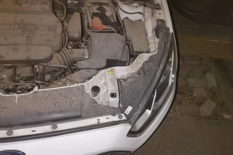 Used Ford Escort 2015 1.5L Automatic Comfort Edition Engine Bay Left