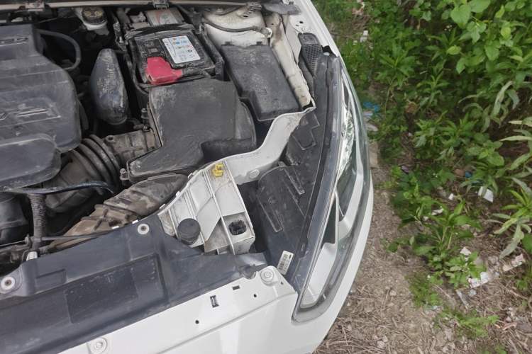 Used Ford Escort 2015 1.5L Automatic Comfort Edition Engine Bay Left