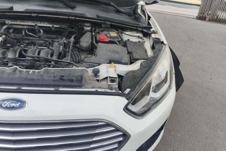 Used Ford Escort 2015 1.5L Automatic Comfort Edition Engine Bay Left