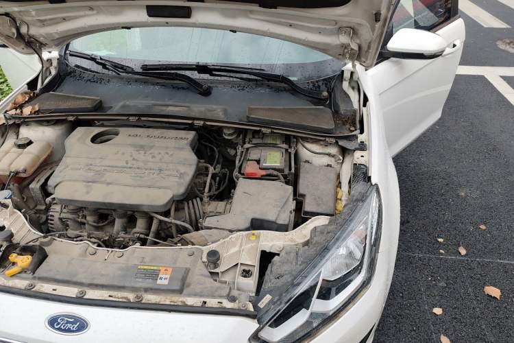 Used Ford Escort 2015 1.5L Manual Fashion Edition Engine Bay Left