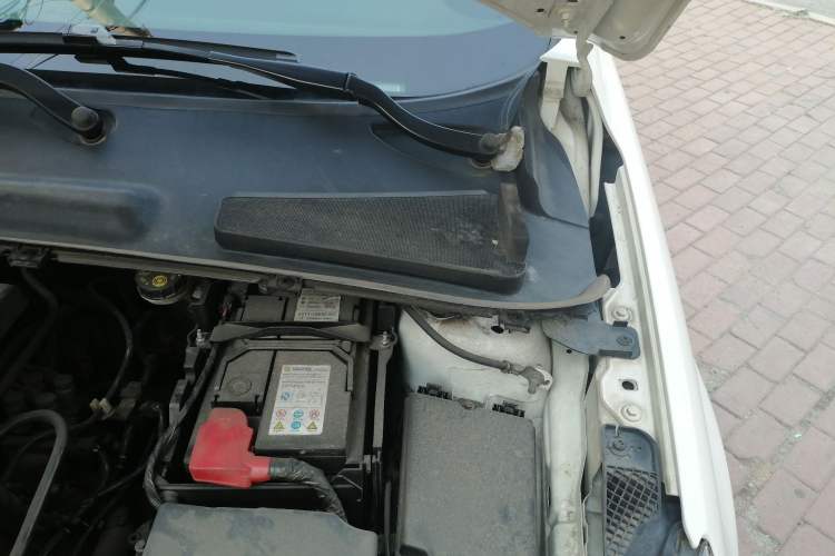 Used Ford Escort 2015 1.5L Manual Fashion Edition Engine Bay Left