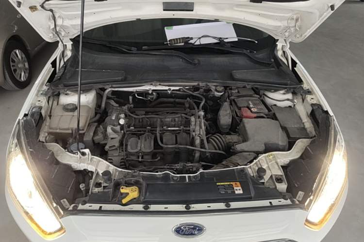 Used Ford Escort 2015 1.5L Automatic Comfort Edition Engine Bay