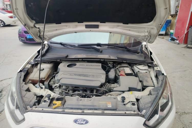 Used Ford Escort 2015 1.5L Automatic Fashion Model Engine Bay