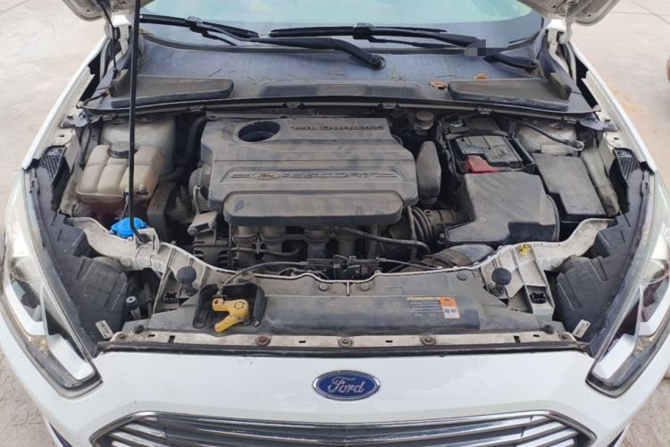 Used Ford Escort 2015 1.5L Automatic Comfort Edition Engine Bay