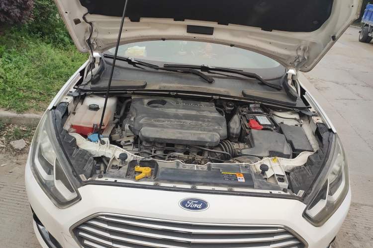 Used Ford Escort 2015 1.5L Automatic Fashion Model Engine Bay