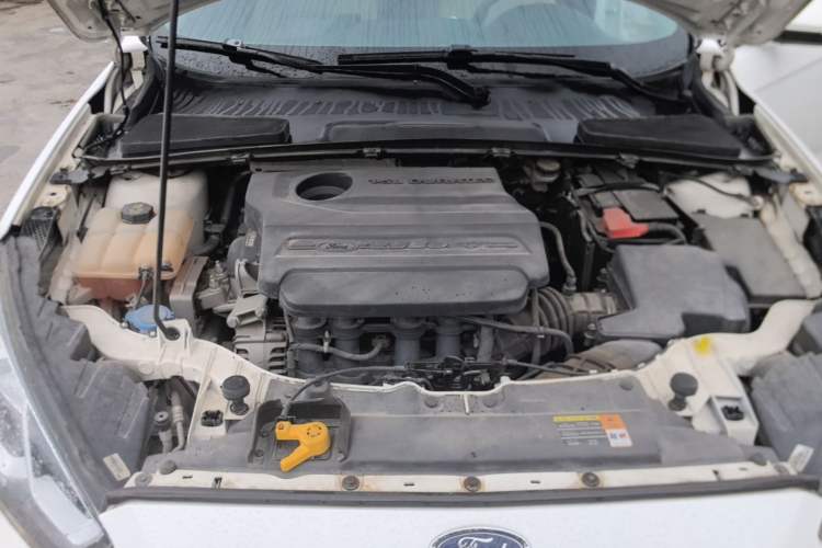 Used Ford Escort 2015 1.5L Manual Comfort Model Engine Bay