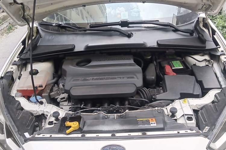 Used Ford Escort 2015 1.5L Automatic Comfort Edition Engine Bay