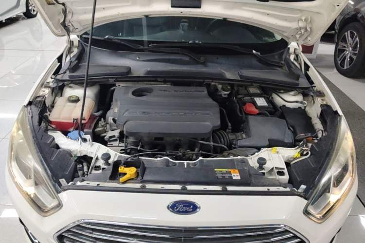 Used Ford Escort 2015 1.5L Manual Fashion Edition Engine Bay