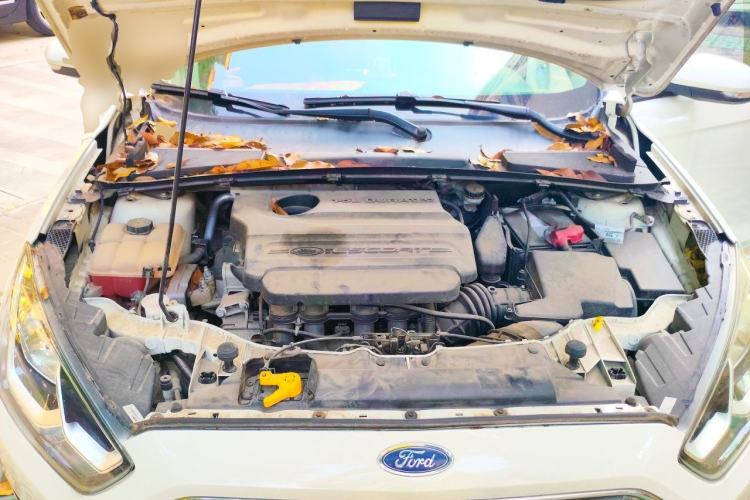 Used Ford Escort 2015 1.5L Automatic Comfort Edition Engine Bay
