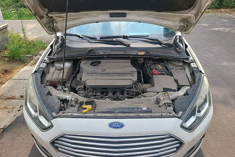 Used Ford Escort 2015 1.5L Manual Comfort Model Engine Bay
