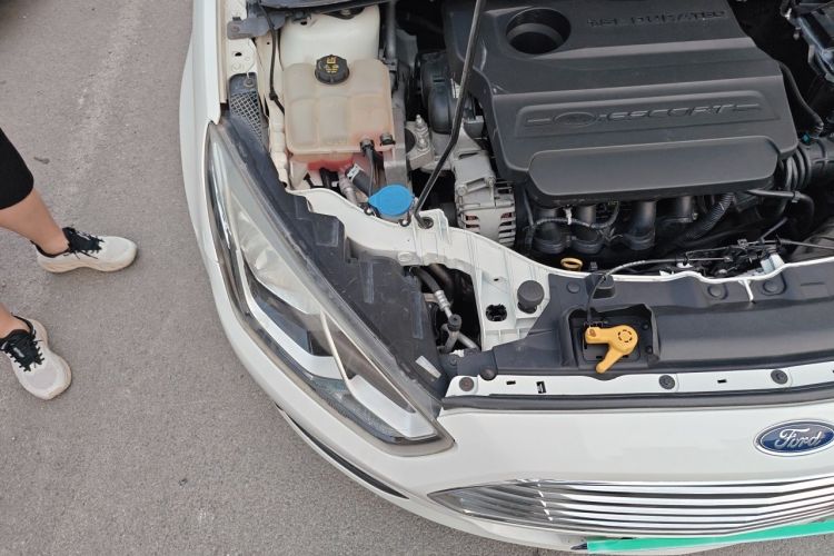 Used Ford Escort 2015 1.5L Manual Comfort Model Engine Bay Right