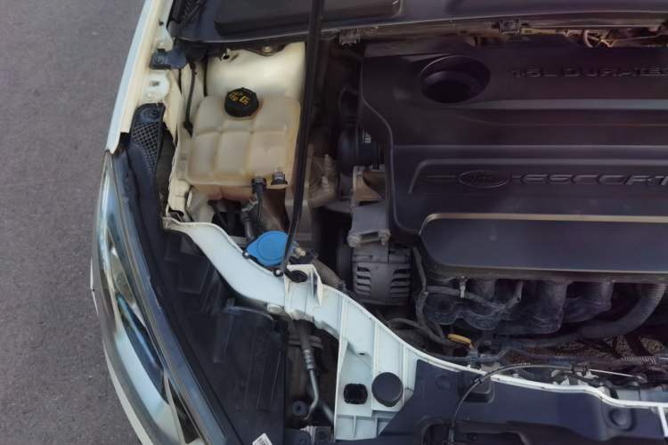 Used Ford Escort 2015 1.5L Manual Comfort Model Engine Bay Right