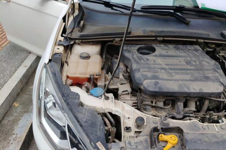 Used Ford Escort 2015 1.5L Manual Comfort Model Engine Bay Right