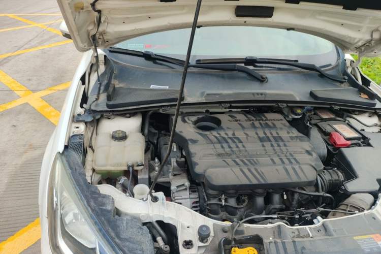 Used Ford Escort 2015 1.5L Automatic Comfort Edition Engine Bay Right