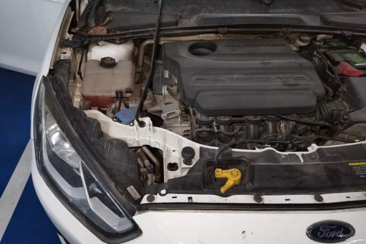 Used Ford Escort 2015 1.5L Manual Comfort Model Engine Bay Right