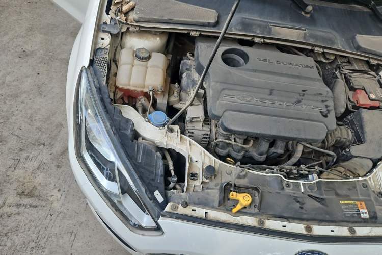 Used Ford Escort 2015 1.5L Automatic Comfort Edition Engine Bay Right