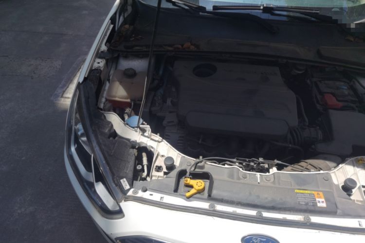 Used Ford Escort 2015 1.5L Manual Comfort Model Engine Bay Right
