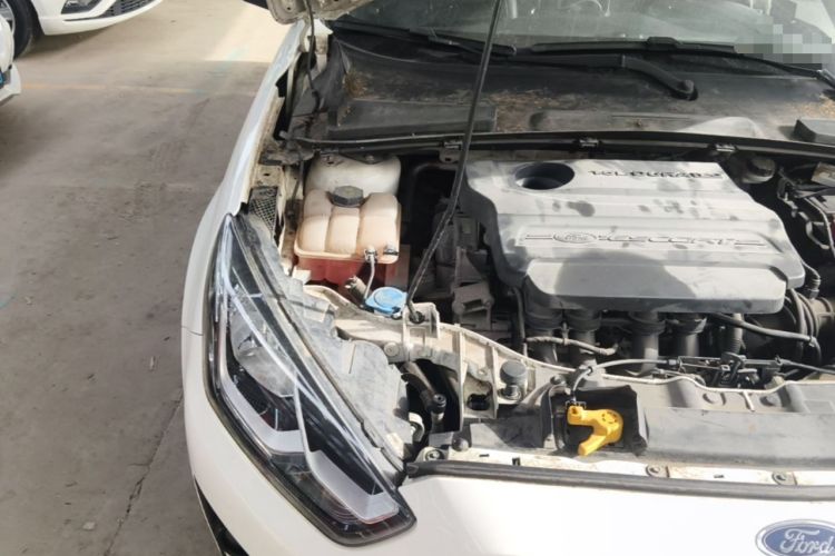 Used Ford Escort 2015 1.5L Manual Fashion Edition Engine Bay Right