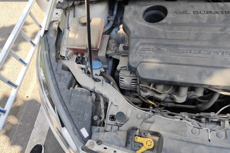 Used Ford Escort 2015 1.5L Manual Comfort Model Engine Bay Right
