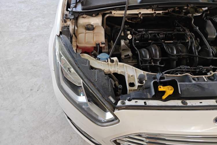 Used Ford Escort 2015 1.5L Automatic Fashion Model Engine Bay Right