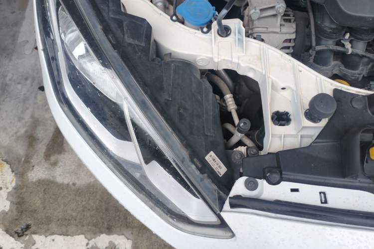 Used Ford Escort 2015 1.5L Automatic Comfort Edition Engine Bay Right