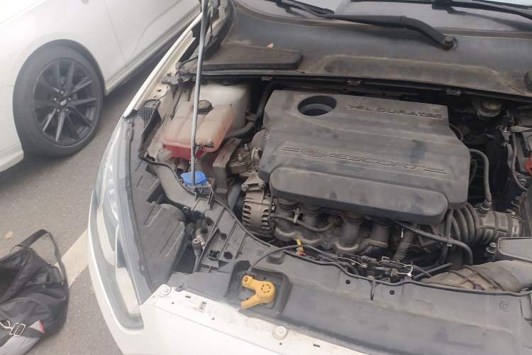 Used Ford Escort 2015 1.5L Manual Comfort Model Engine Bay Right