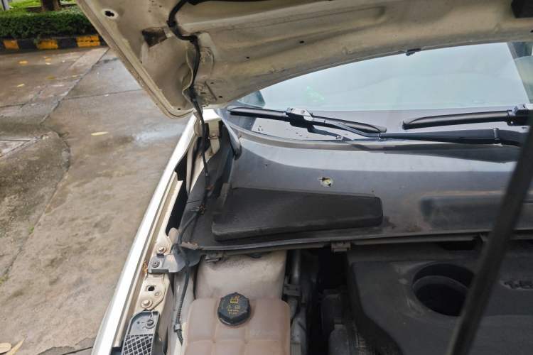 Used Ford Escort 2015 1.5L Manual Comfort Model Engine Bay Right