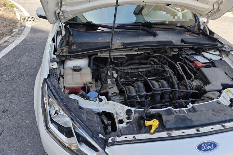 Used Ford Escort 2015 1.5L Manual Comfort Model Engine Bay Right