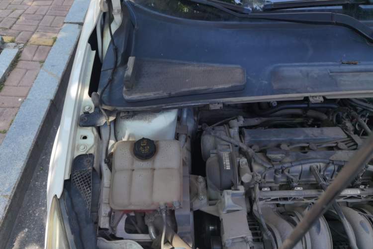 Used Ford Escort 2015 1.5L Manual Comfort Model Engine Bay Right