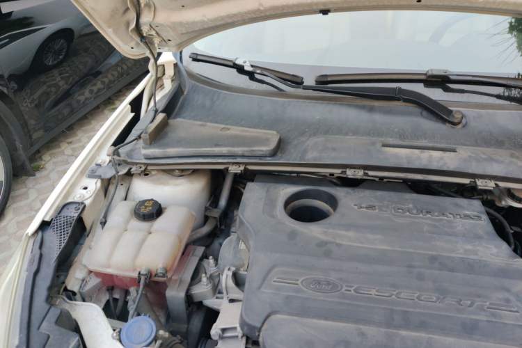 Used Ford Escort 2015 1.5L Automatic Comfort Edition Engine Bay Right