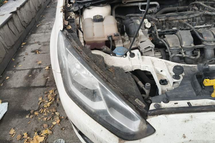 Used Ford Escort 2015 1.5L Manual Comfort Model Engine Bay Right