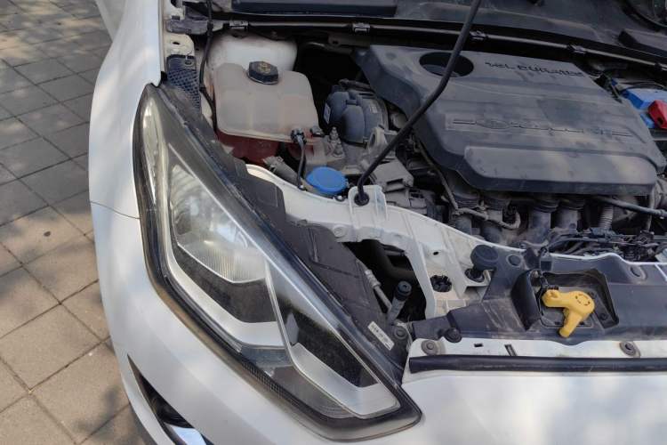 Used Ford Escort 2015 1.5L Automatic Fashion Model Engine Bay Right
