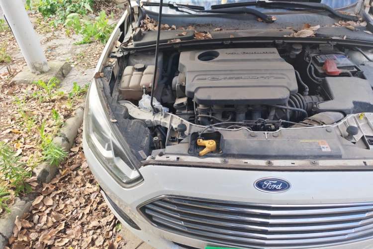 Used Ford Escort 2015 1.5L Manual Comfort Model Engine Bay Right