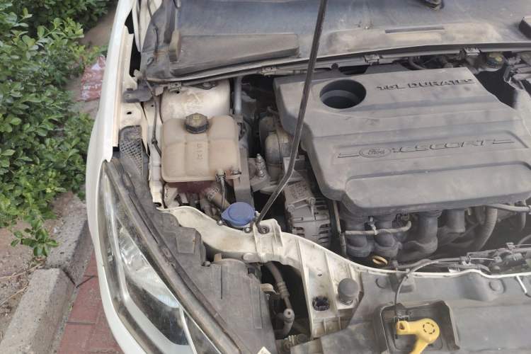 Used Ford Escort 2015 1.5L Automatic Comfort Edition Engine Bay Right