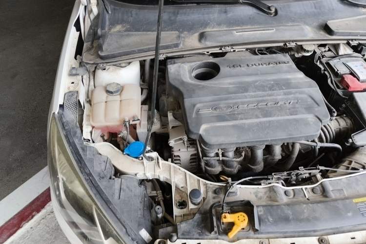 Used Ford Escort 2015 1.5L Manual Comfort Model Engine Bay Right