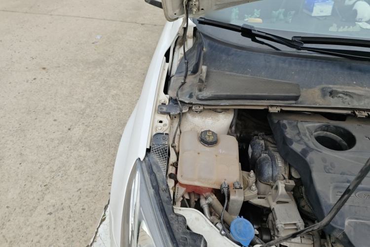 Used Ford Escort 2015 1.5L Manual Fashion Edition Engine Bay Right