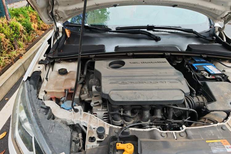 Used Ford Escort 2015 1.5L Manual Comfort Model Engine Bay Right