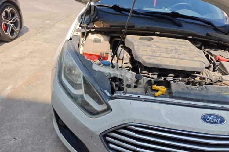Used Ford Escort 2015 1.5L Manual Comfort Model Engine Bay Right