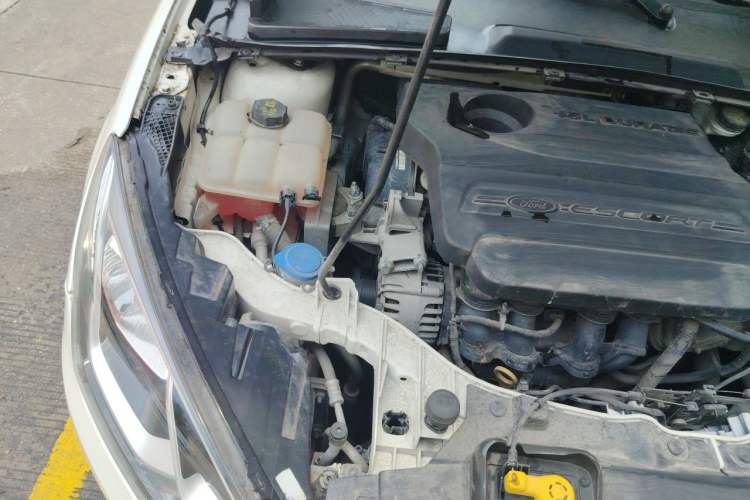 Used Ford Escort 2015 1.5L Manual Comfort Model Engine Bay Right