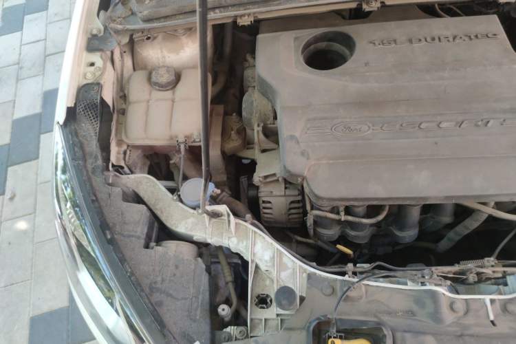 Used Ford Escort 2015 1.5L Manual Comfort Model Engine Bay Right