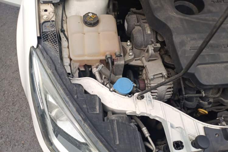 Used Ford Escort 2015 1.5L Automatic Comfort Edition Engine Bay Right