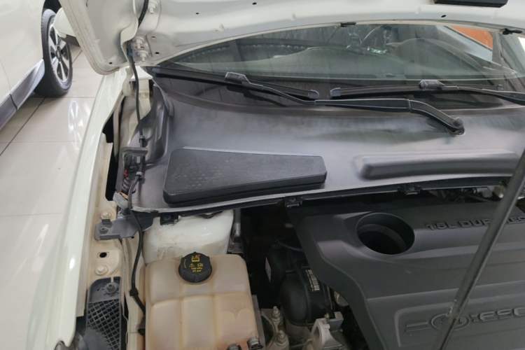 Used Ford Escort 2015 1.5L Automatic Fashion Model Engine Bay Right
