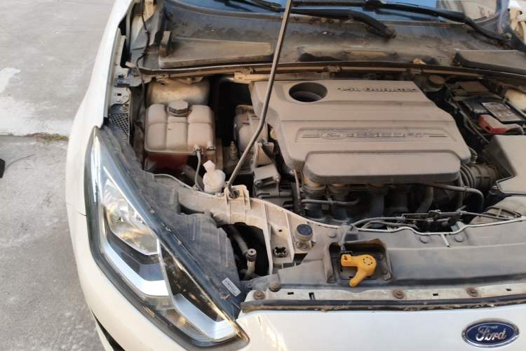 Used Ford Escort 2015 1.5L Manual Comfort Model Engine Bay Right