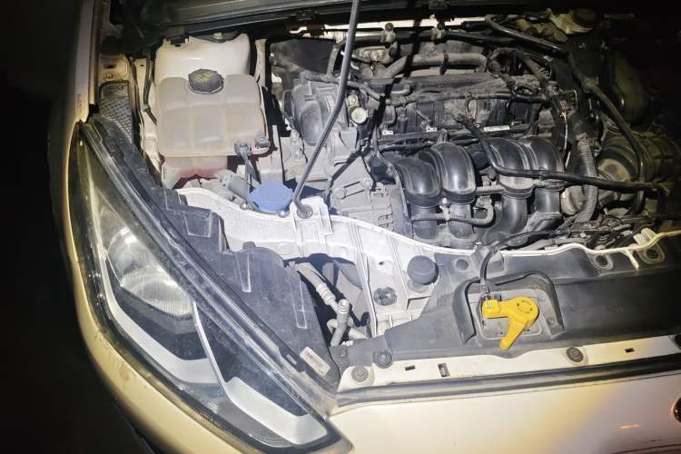Used Ford Escort 2015 1.5L Automatic Comfort Edition Engine Bay Right