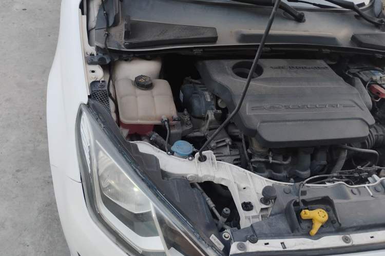 Used Ford Escort 2015 1.5L Automatic Comfort Edition Engine Bay Right