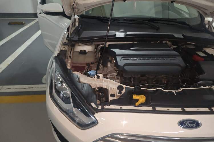 Used Ford Escort 2015 1.5L Manual Comfort Model Engine Bay Right