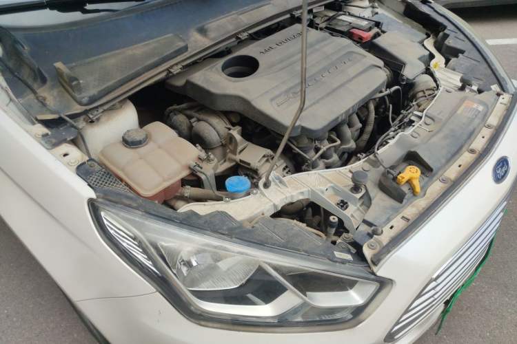 Used Ford Escort 2015 1.5L Manual Fashion Edition Engine Bay Right